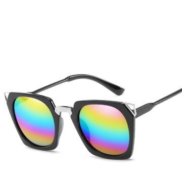 2019 gafas de sol promocionales baratas de plástico coloreadas